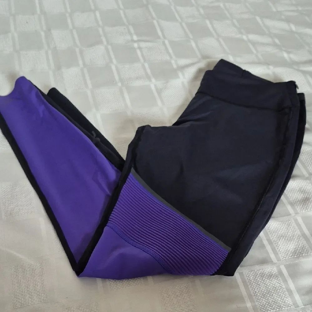 On Running Women's Black & Purple Tights Long - Picture 8 of 16